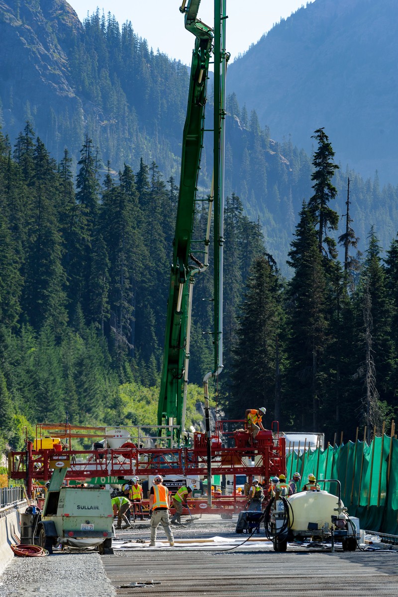 IMCO crew performing a bridge deck pour in North Bend I-90/468th to Summit