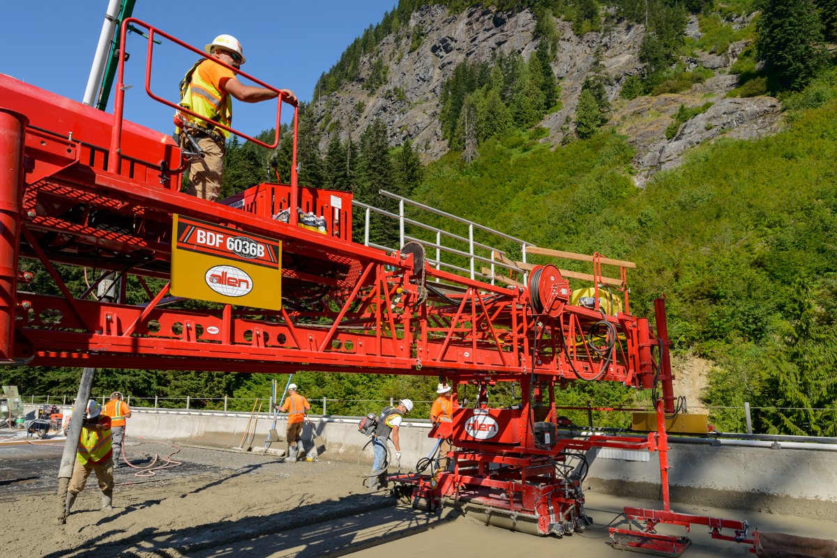 IMCO crew performing a bridge deck pour in North Bend I-90/468th to Summit